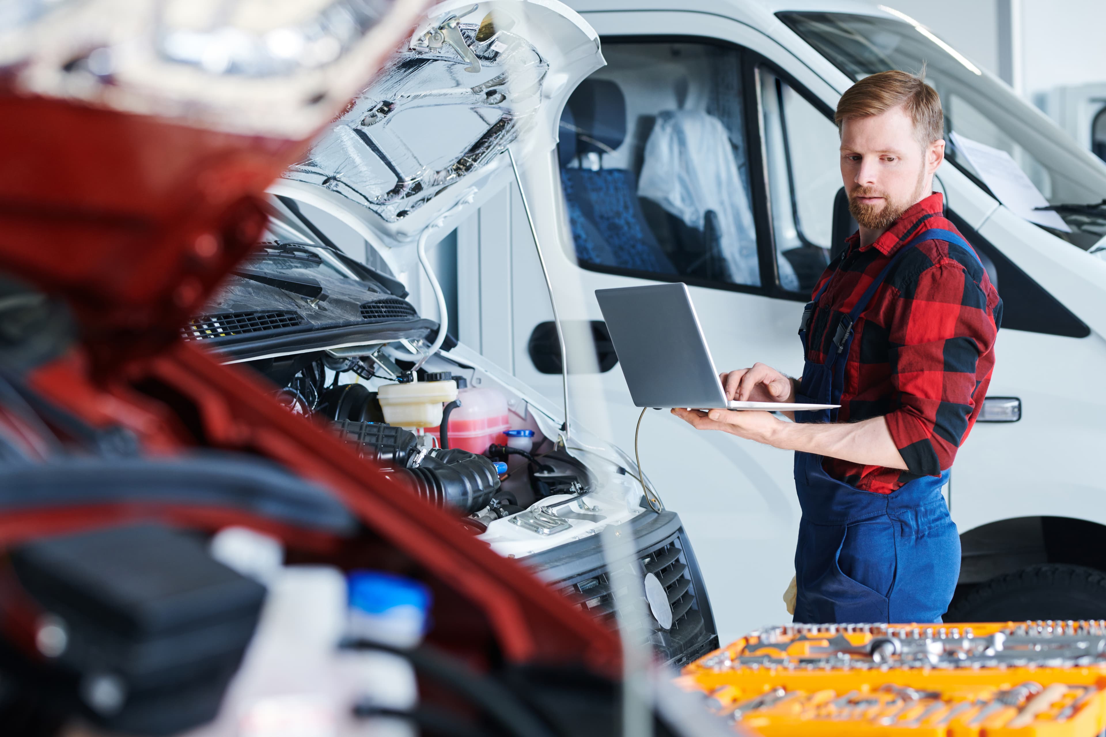 Bodyshop technician with tablet